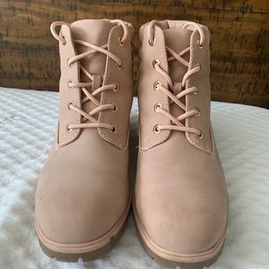Women’s Boots size 8.5 Rose Pink